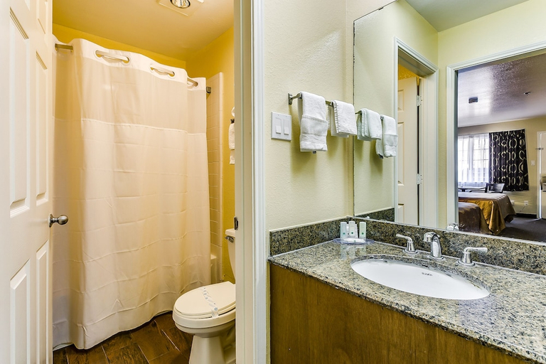 Bathroom 5, Baymont by Wyndham Willow Park, Parker