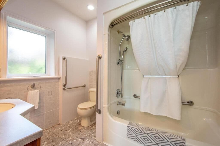 Bathroom 5, Ocean Bay View Luxury Guesthouse, Halifax