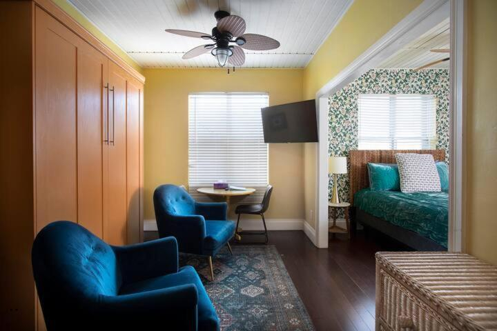 Bedroom, Two Duval Street Suites w parking and pool, Monroe