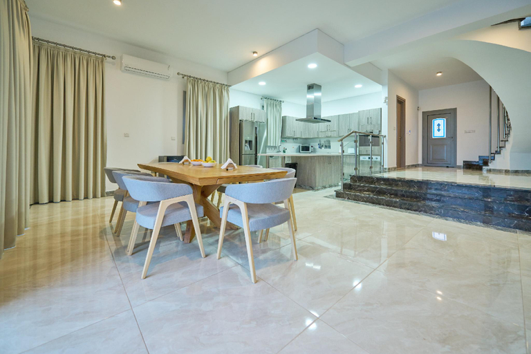 Food & Drinks, Kissonerga Villas