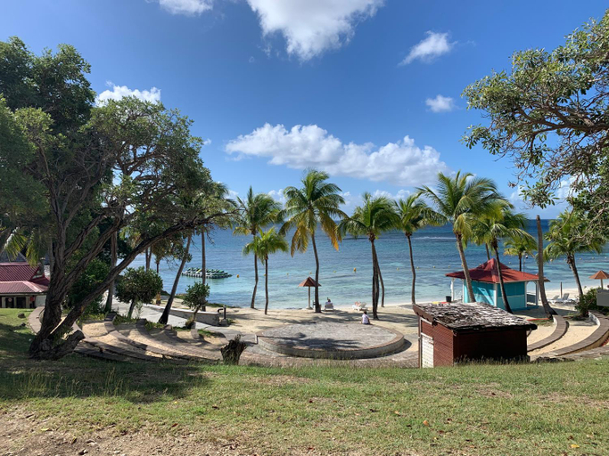 Others 2, T3 LES PIEDS DANS L'EAU a ST ANNE, Sainte-Anne