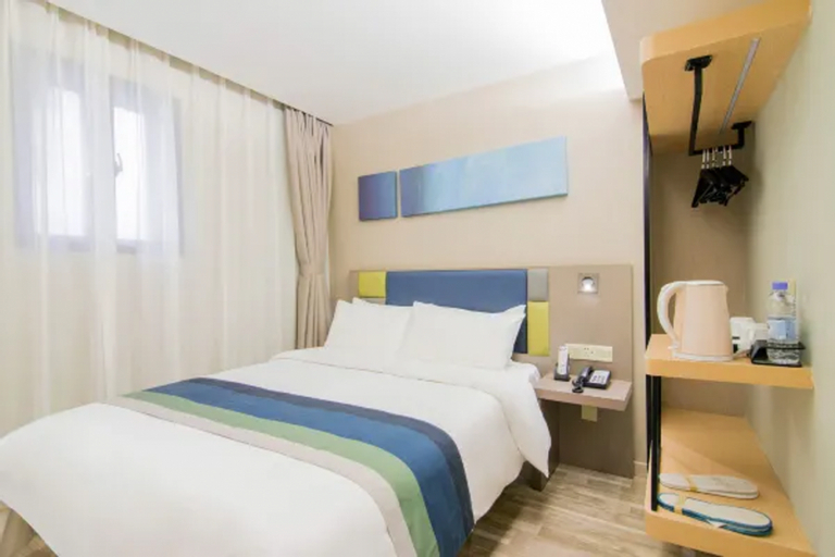 Bedroom 2, Home Inn Style South Square of Shanghai Railway Station, Shanghai