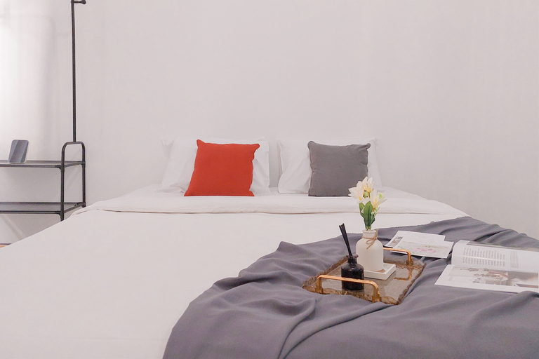 Homey and Cozy Studio at Serpong Garden Apartment By Travelio, Tangerang