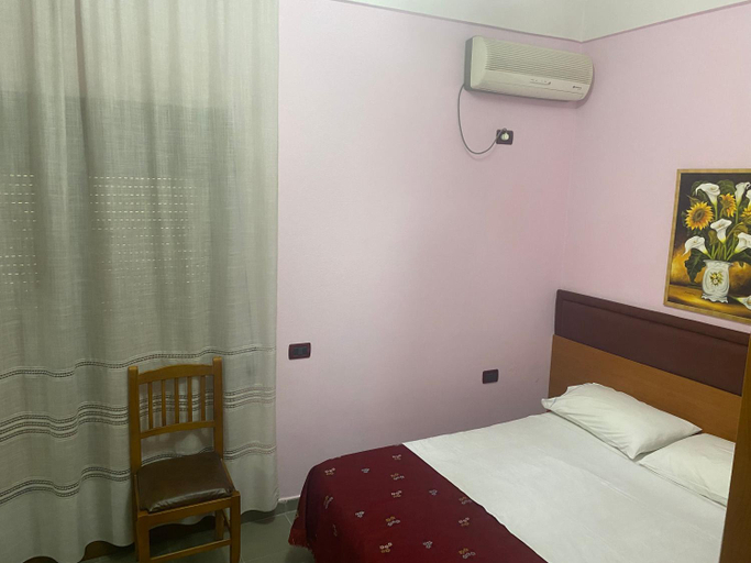 Others 4, Hotel Edland, Vlorës