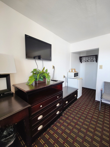 Others 5, Desert Inn, Culberson