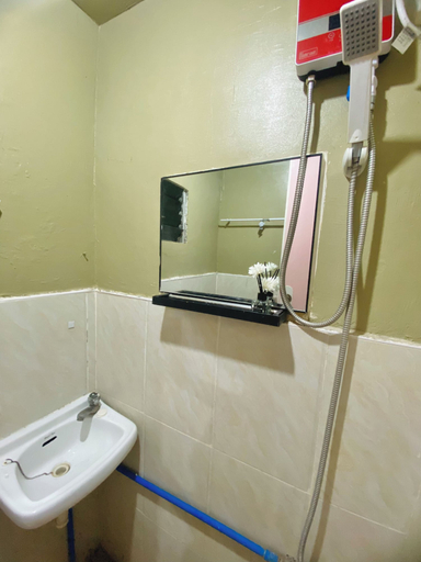 Bathroom 3, Byahero's Eskapo Hostel, Moalboal
