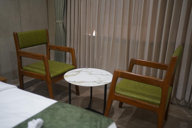 Bedroom 2, HOTEL STATURE INN, Narmada