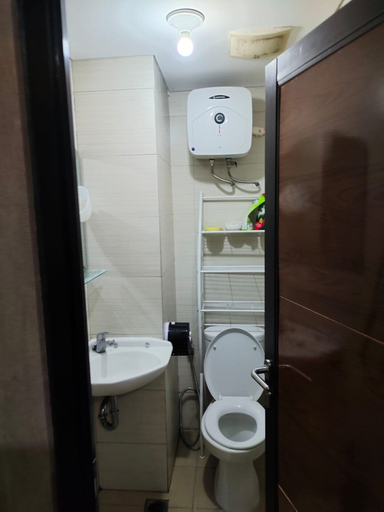 Bathroom, Gateway Pastuer Apartement by Clover, Bandung
