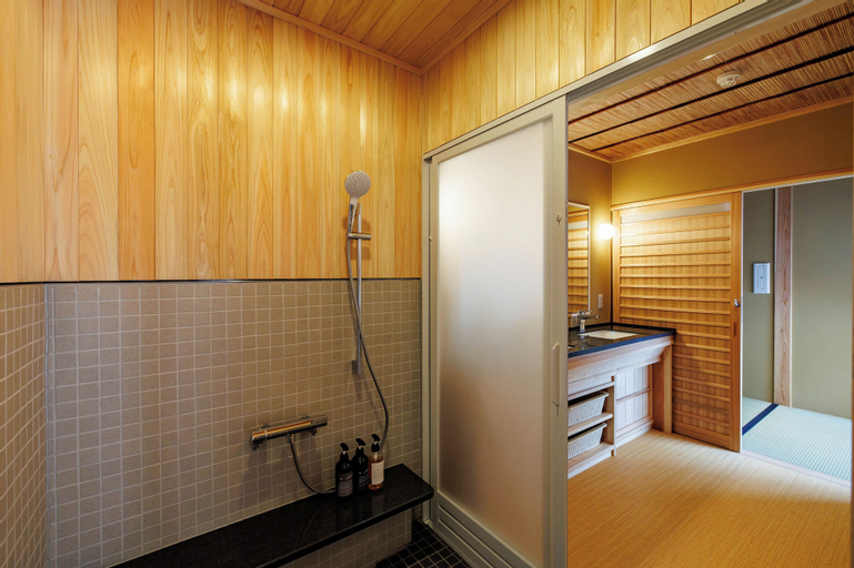 Bathroom 11