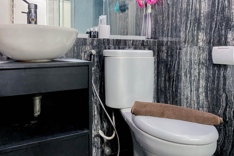 Bathroom 5, Spacious 2BR Apartment at Pakubuwono Terrace By Travelio, South Jakarta