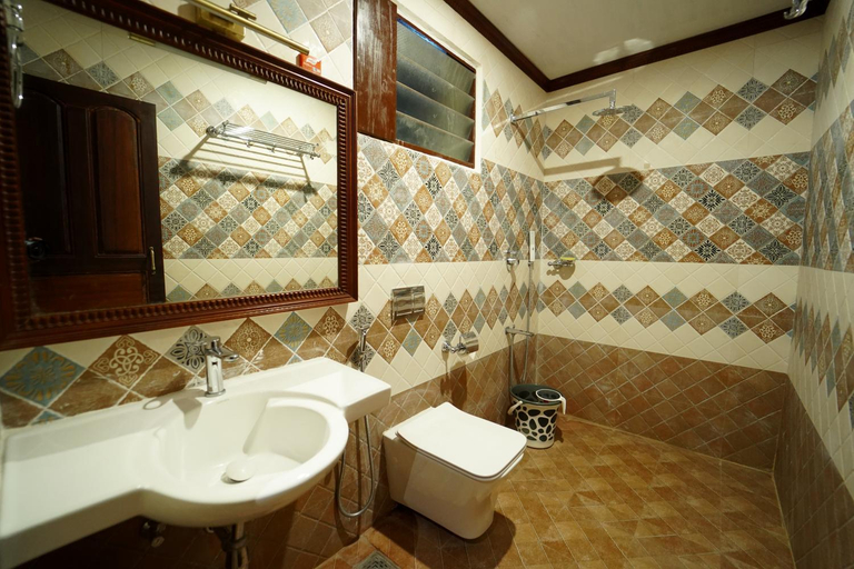 Bathroom 4, HOTEL MAHABS, Kancheepuram