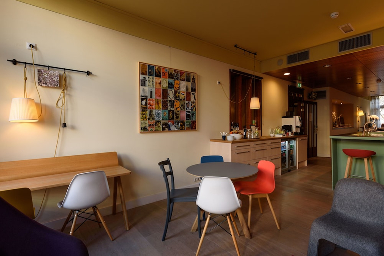 Food & Drinks, The Neighbours Magnolia, Amsterdam