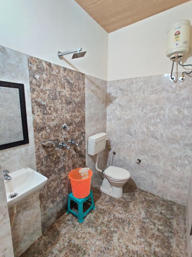 Bathroom 2, RUJHAN HOMESTAY, Amritsar