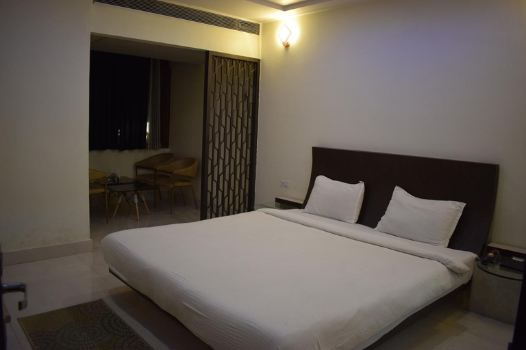 Others 5, HOTEL THE HILLS, Surguja
