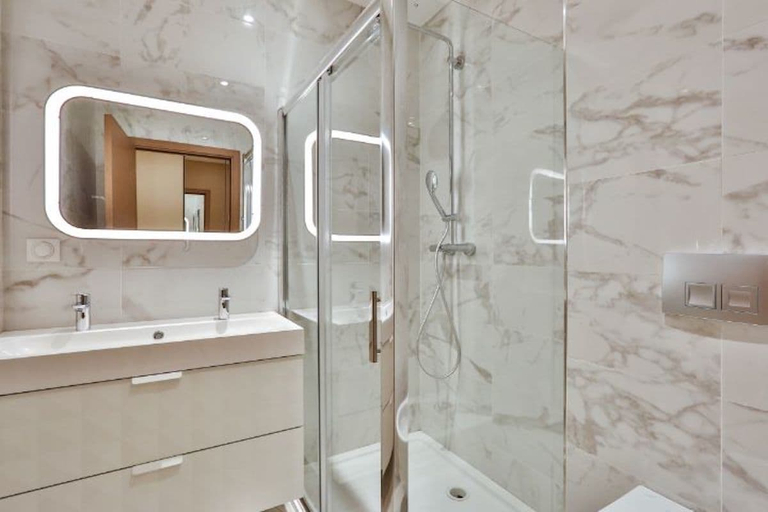 Bathroom 5, Blue Nights Appartements 108, Paris