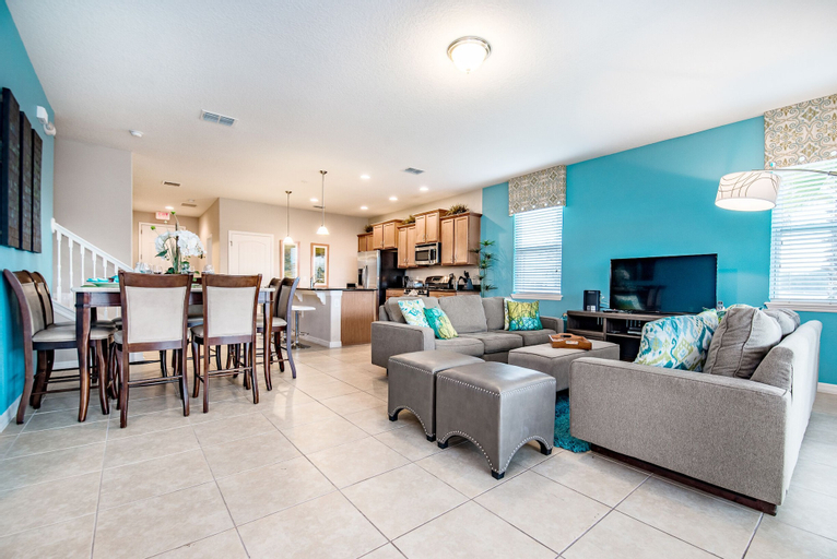 Pool Home, 11 mi to Disney! Free Water Park, Polk