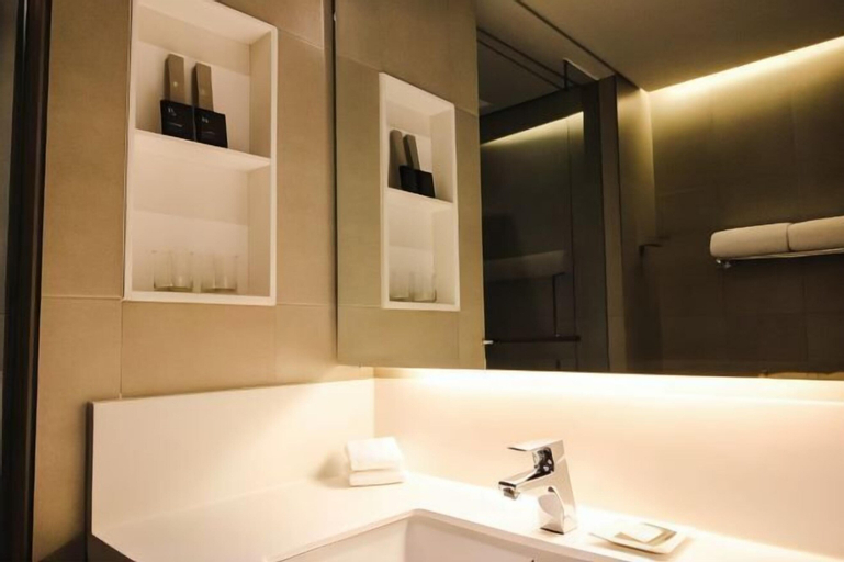 Bathroom 12