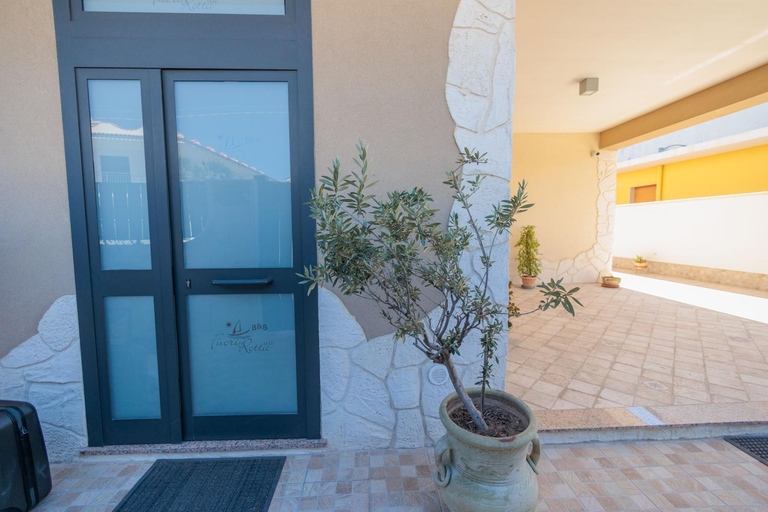 Exterior & Views 1, Fuori Rotta, Syracuse