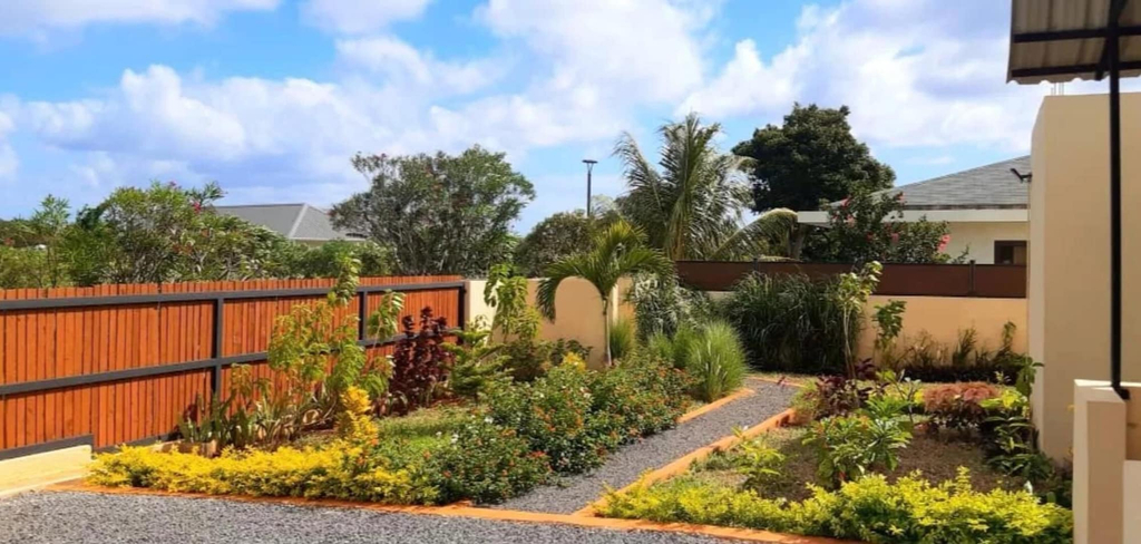 Property grounds 5, Remarkable 3-bed House in Pointe aux Piments