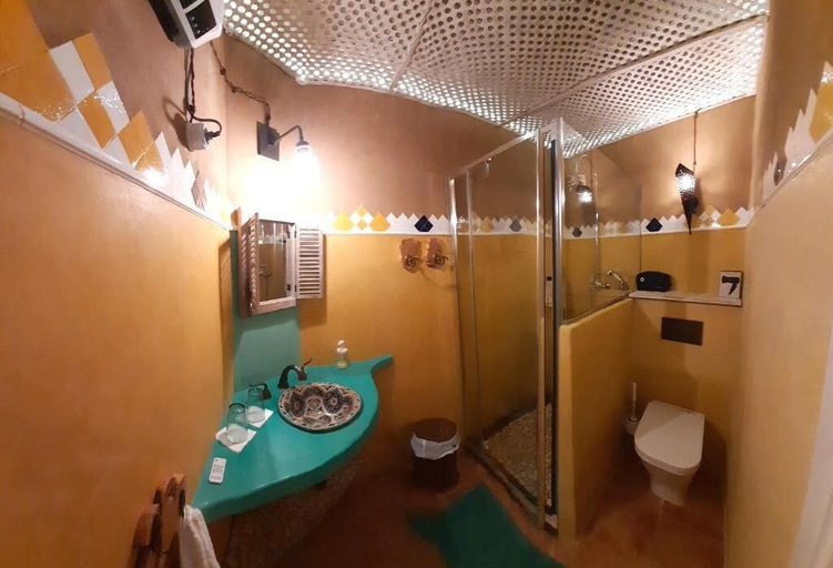 Bathroom 4, Casa Candelaria, Huesca