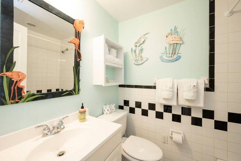 Bedroom 3, Just steps to Duval- Sleeps 10- Heated Pool House, Monroe