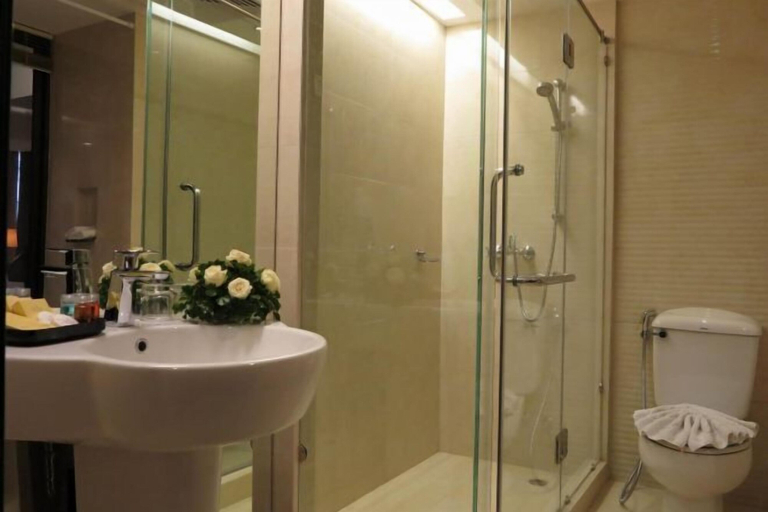 Bathroom 10