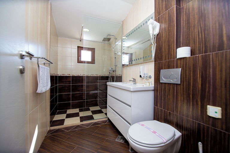 Bathroom 4, Hotel Opera Jaz