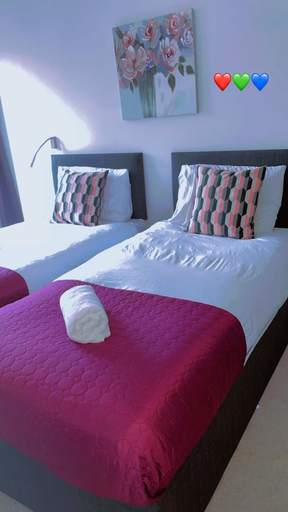 Bedroom 3, Grosvenor Oasis in St Albans, Hertfordshire