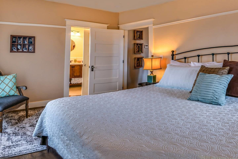 Bedroom 2, Redtail Suites~'red' Mccall Suite~tesla Station, Jackson