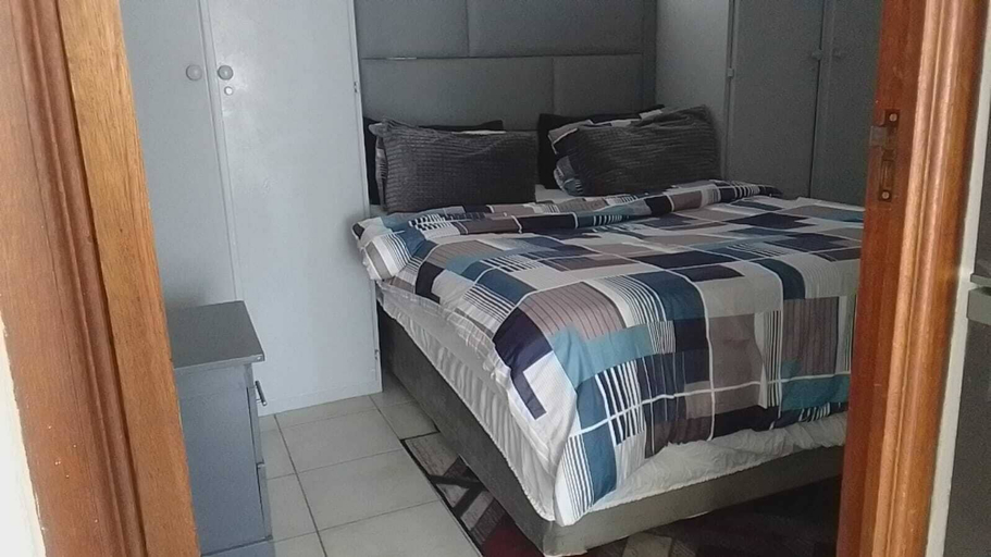 Others 4, One Bedroom Unit In Central Sandton, City of Johannesburg