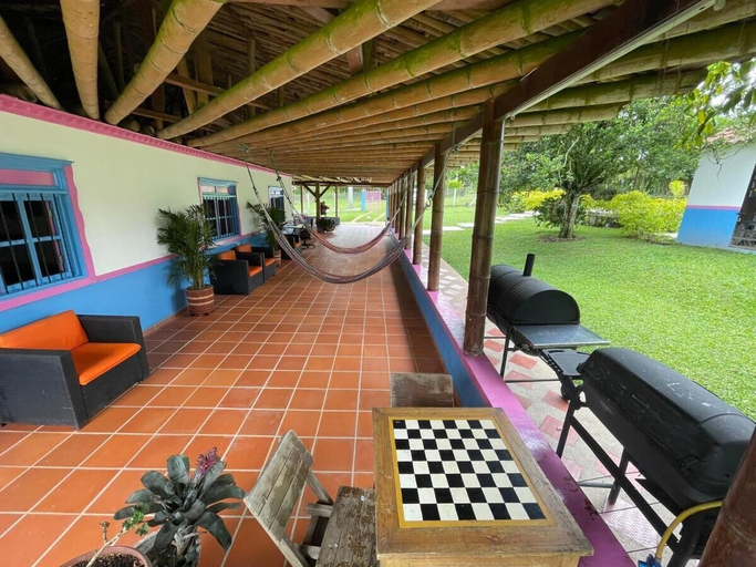 Others 4, finca el arrullo, Armenia