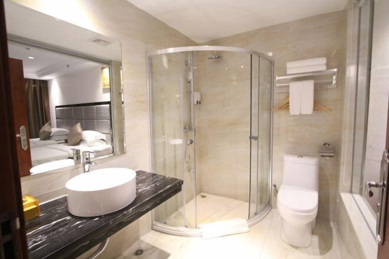 Bathroom 4, Baihua Holiday Hotel, Zhaoqing