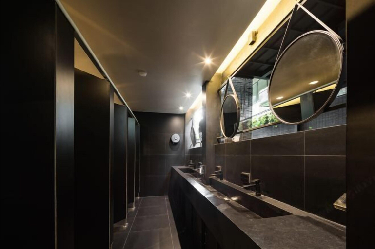 Bathroom 10