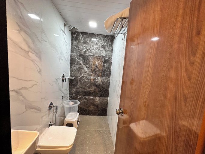 Bathroom, Hotel Airport Crown- Near Saki Naka, Mumbai Suburban