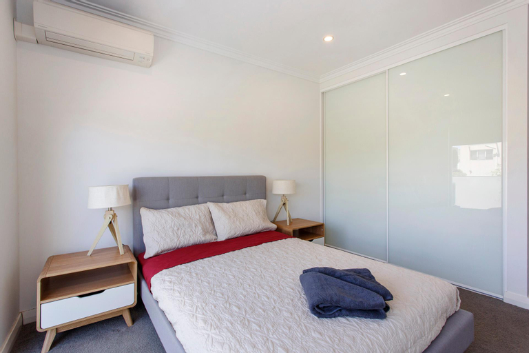 Bedroom 2, Stirling Apartment 3- Modern Central Apartment, Stirling