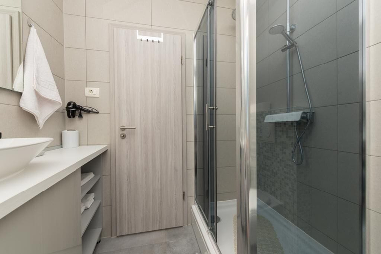 Bathroom 3, Villa Simon, Makarska