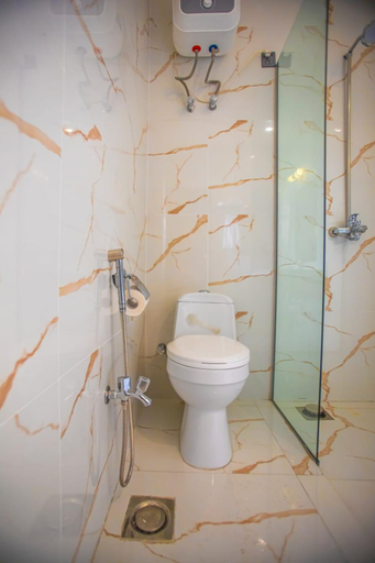 Bathroom 4, The Rich Hotel and Apartments, Lahore