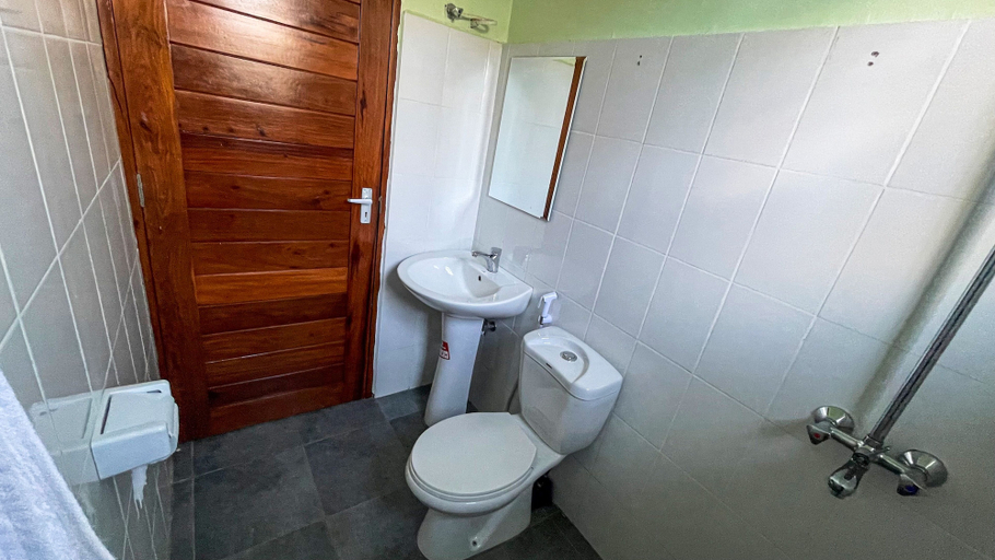 Bathroom 3, Ket Home, Arusha Urban
