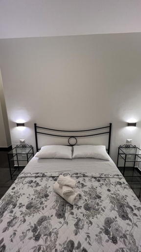 Others 5, B&B Ladislaus, Roma