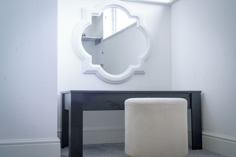 Others 3, 40percent off Monthly /2 Bedroom apt / City Centre, Swindon