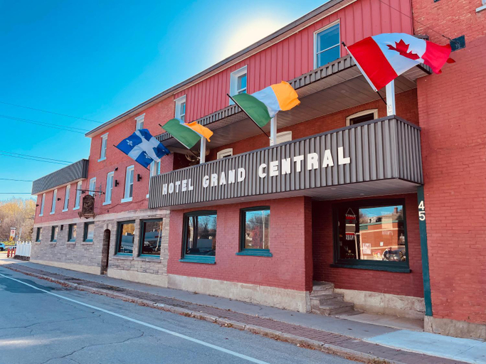 Exterior & Views 2, Grand Central Hotel Richmond, Le Val-Saint-François