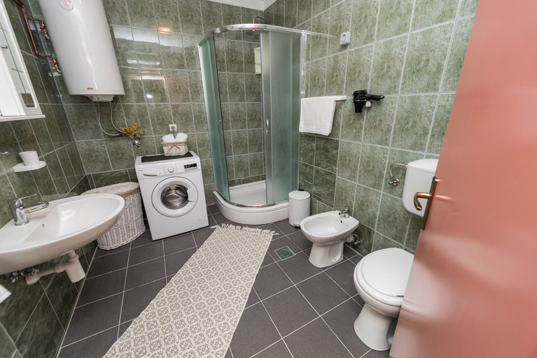 Bathroom 3, Villa Petrovi Dvori, Benkovac