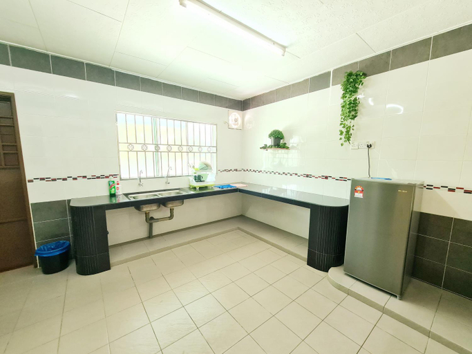 Bathroom 2, Air-home M3 Simpang, 4BR, 10pax, Netflix, Larut and Matang