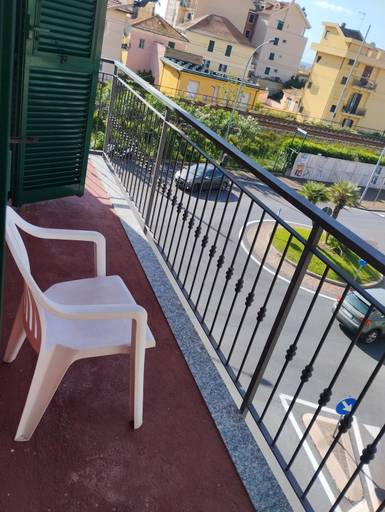 Exterior & Views 11