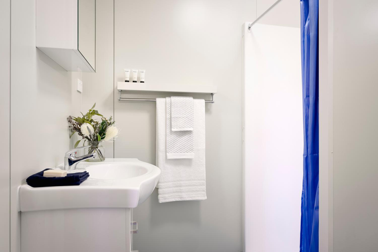 Bathroom 2, Red Sands Accommodation Newman, East Pilbara