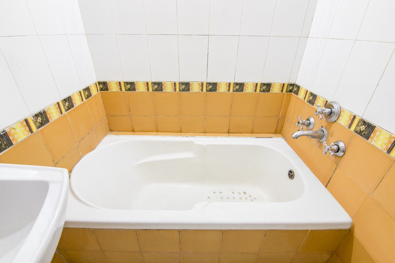 Bathroom 3, GuestHouser 1 BR Boutique stay 5a75, Chamba