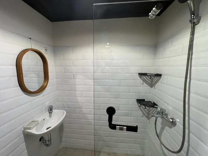Bathroom 24