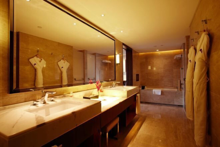 Bathroom 14