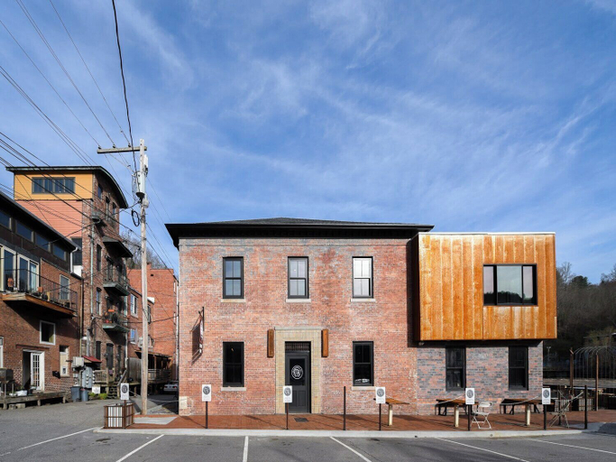 Exterior & Views, Old Marshall Jail Hotel, Madison