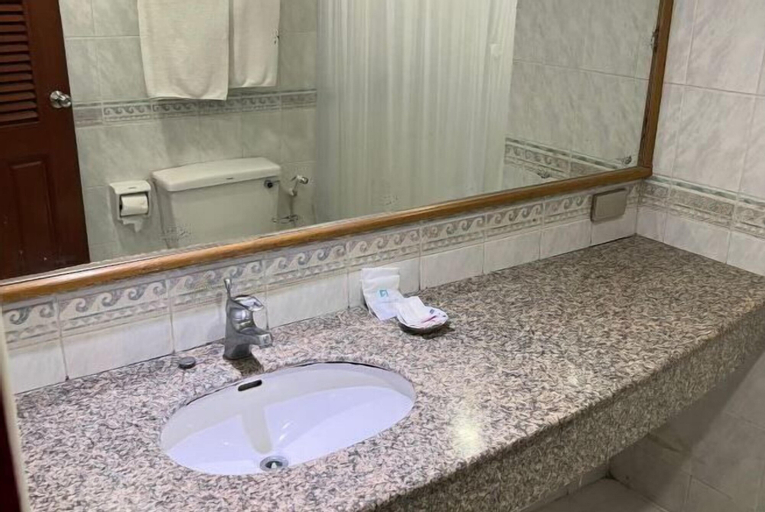 Bathroom 12